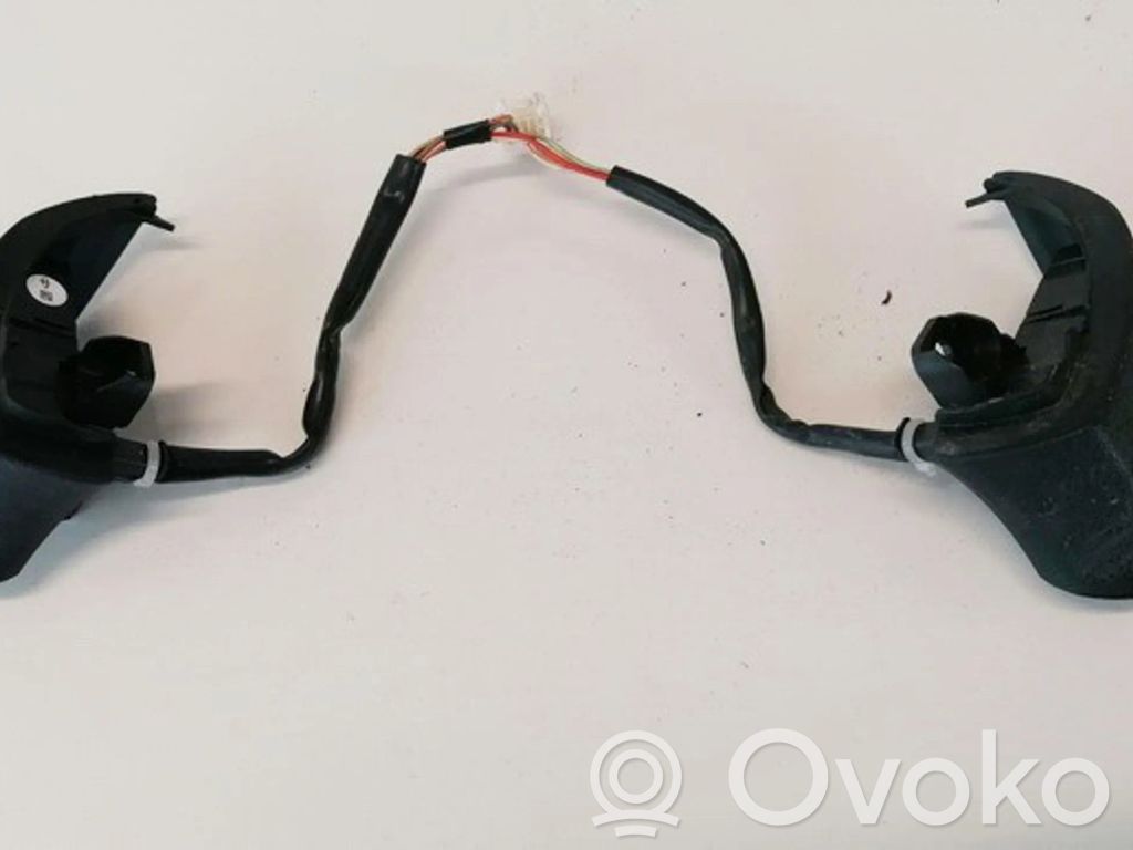 Boutons / interrupteurs volant   75B458,75B458