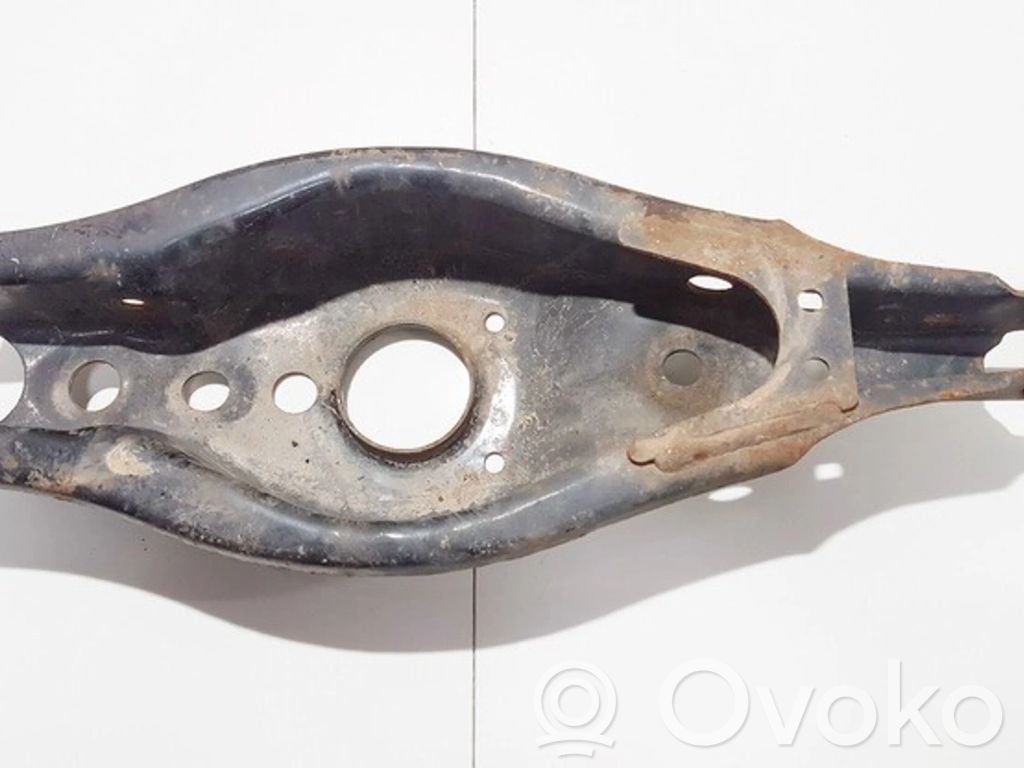 Toyota Avensis T270 Braccio di controllo sospensione posteriore superiore/braccio oscillante