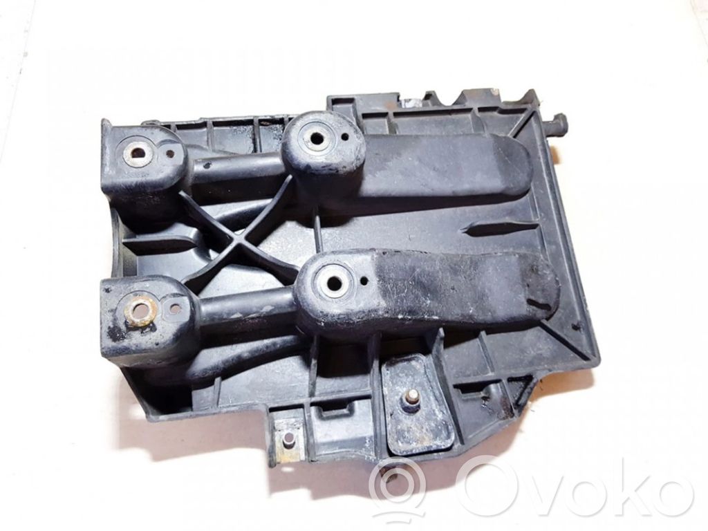 Audi TT Mk1 Akumuliatoriaus dėžė 