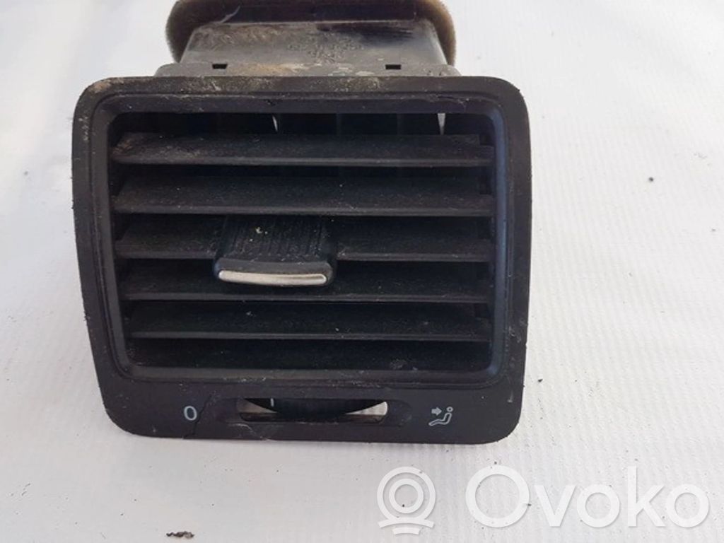 Volkswagen Golf V Rejilla de ventilación central del panel 
