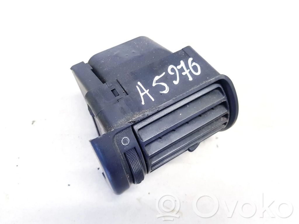 Audi A4 S4 B5 8D Rejilla de ventilación central del panel 