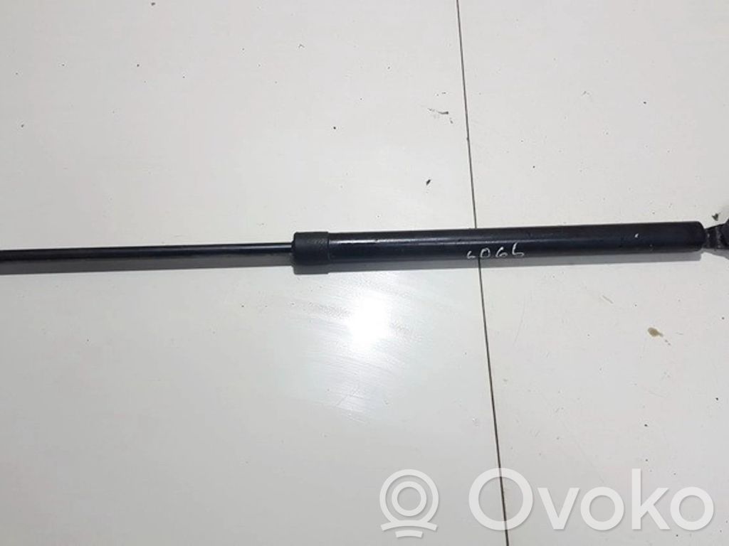 Mazda 323 Amortyzator klapy tylnej bagażnika 