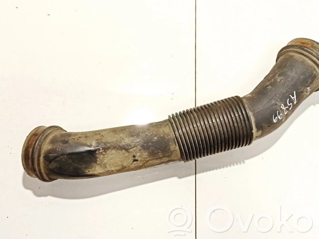 Volkswagen PASSAT B5 Tube d'admission de tuyau de refroidisseur intermédiaire
