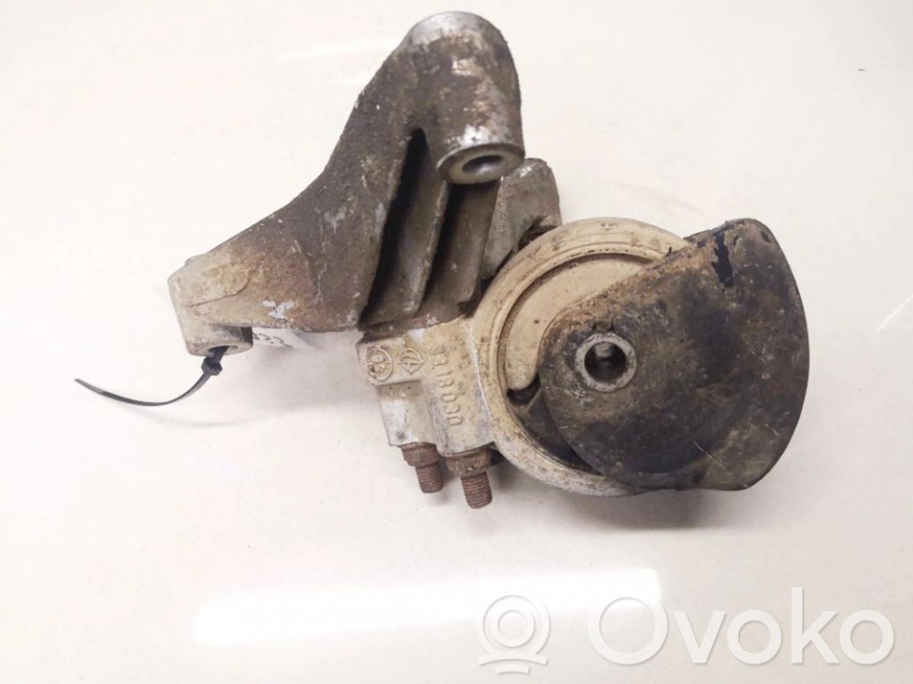 Mitsubishi Carisma Engine mount bracket 