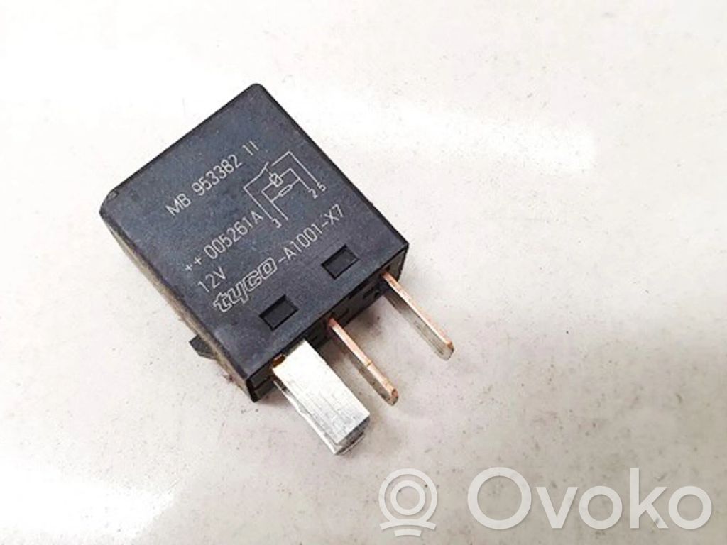 Alte relee   MB95338211,005261A,005261A,MB95338211