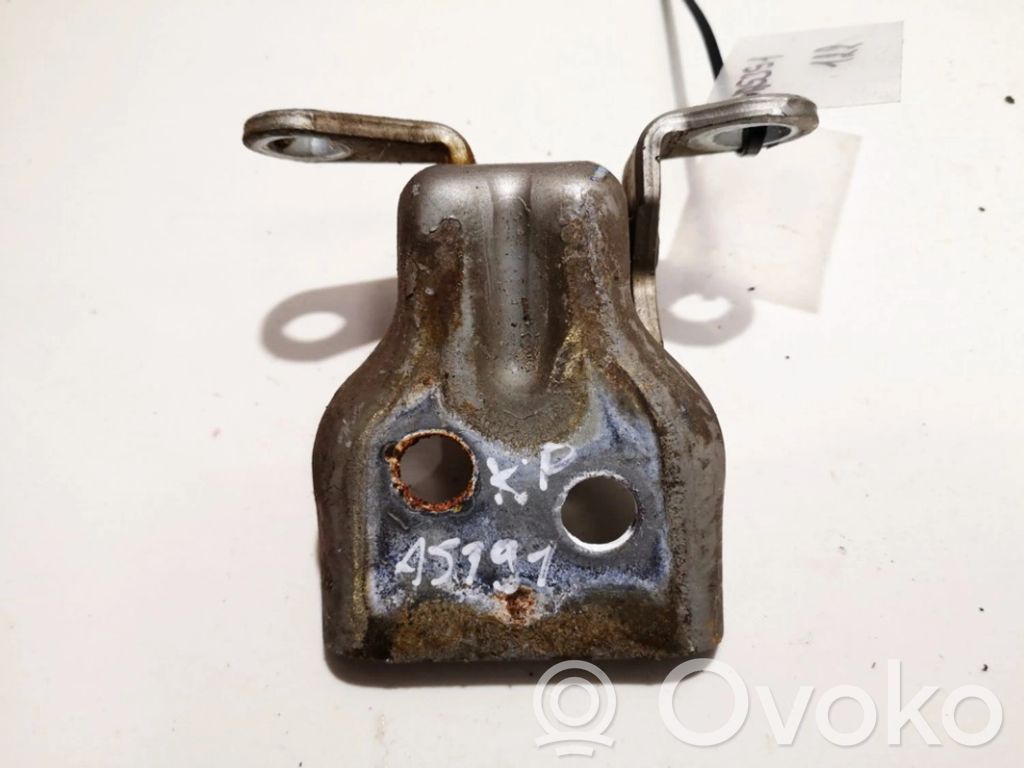 Etuoven yläsarana
