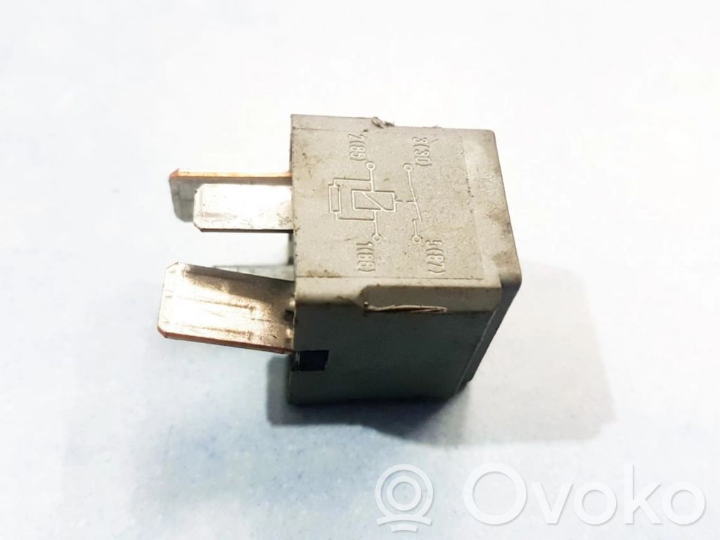 Otros relés   A0025422619,A0025422619