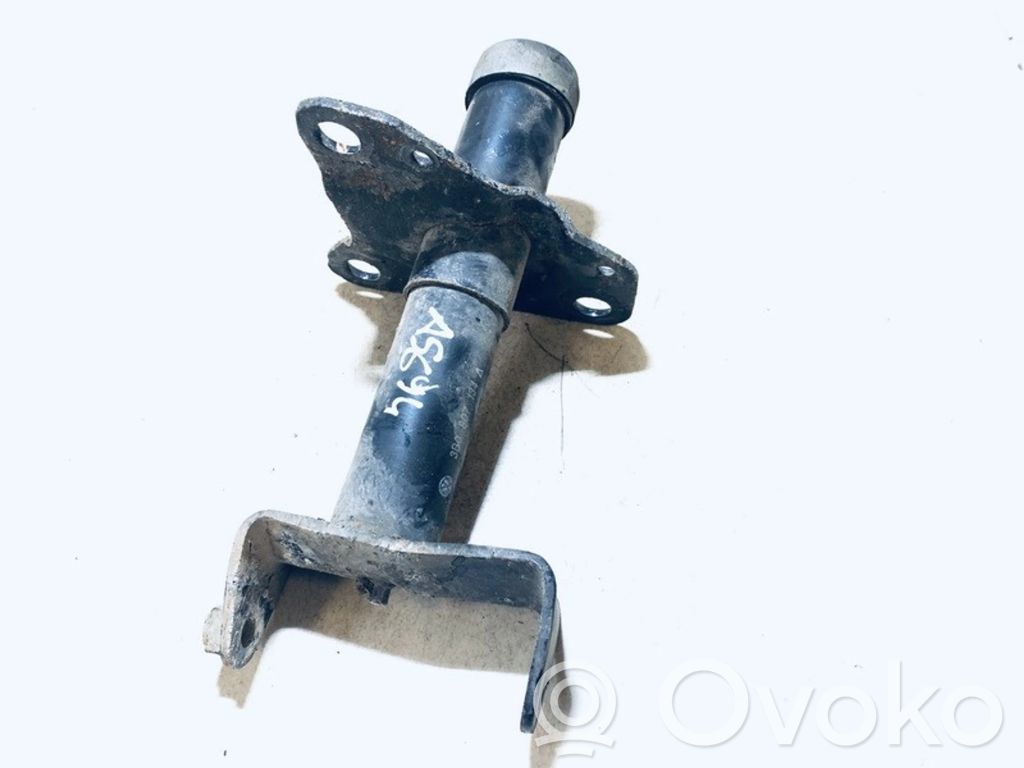 Volkswagen PASSAT B5 Support de montage de pare-chocs avant