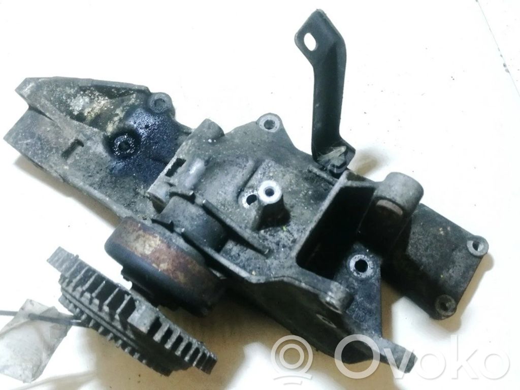 Volkswagen PASSAT B5 Engine mounting bracket 