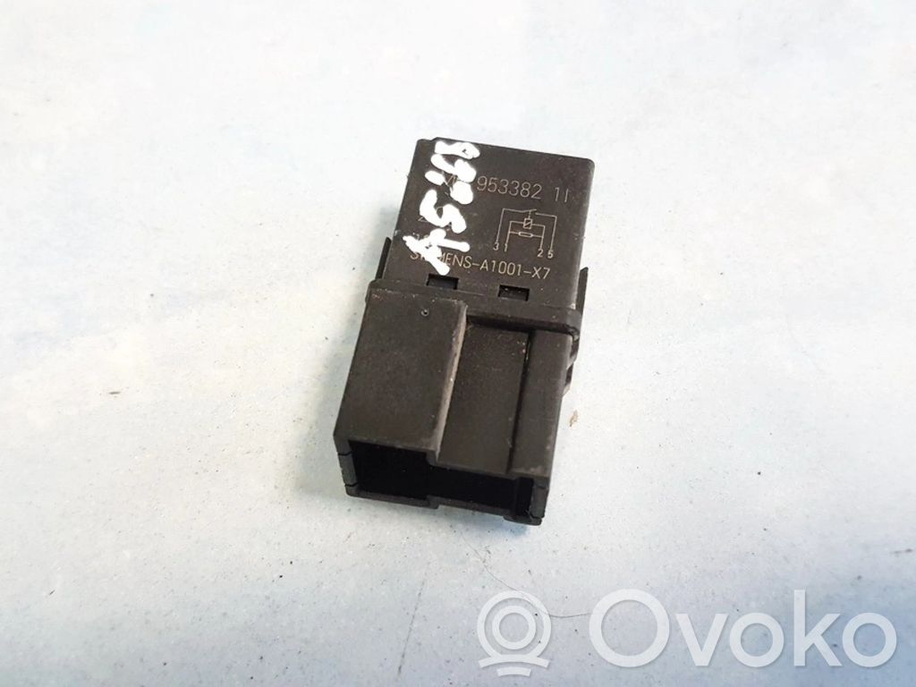 Alte relee   MB953382,A1001X7,A1001X7,MB953382