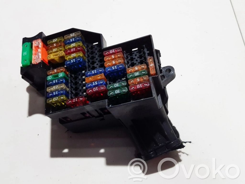 Volkswagen Touareg I Juego de caja de fusibles 