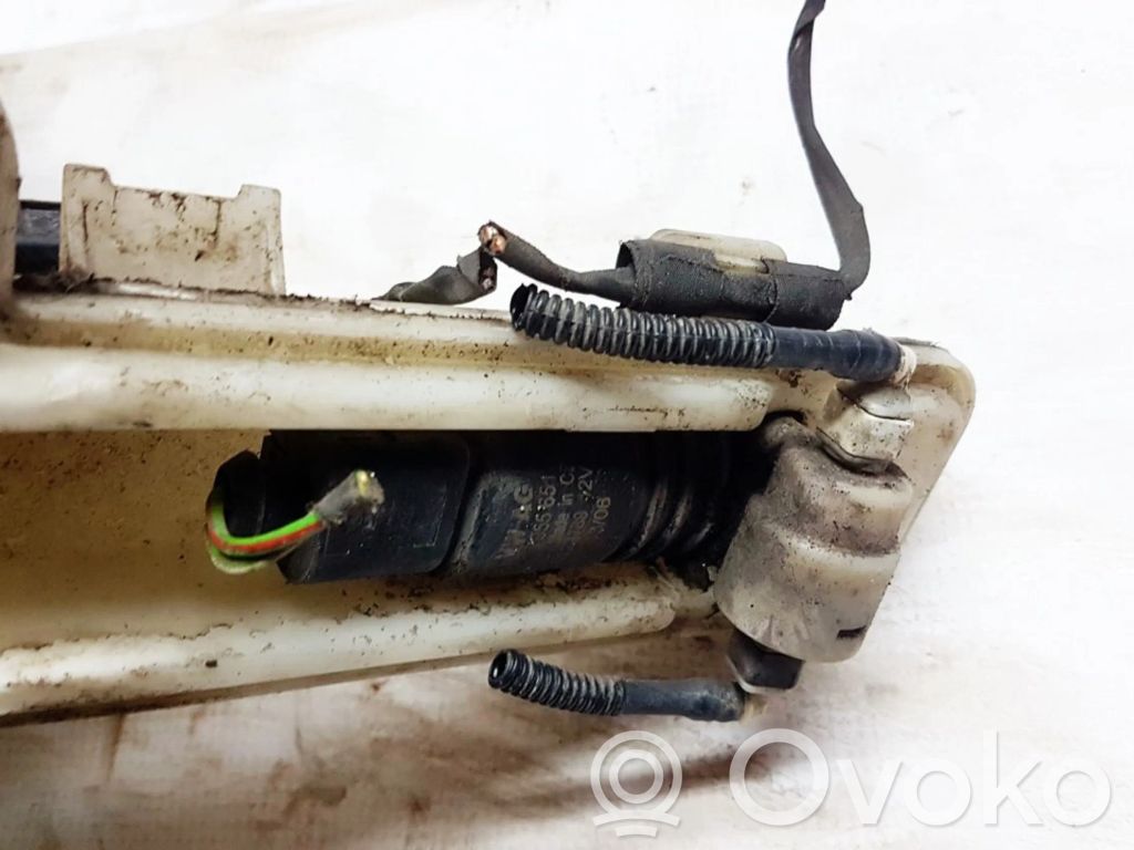 Volkswagen PASSAT B6 Pompa spryskiwacza szyby przedniej / czołowej 