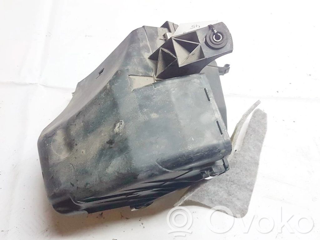 Audi A4 S4 B5 8D Cutie filtru aer 