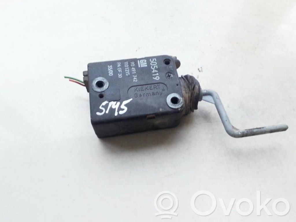 Opel Omega B2 Motor închidere centralizată 