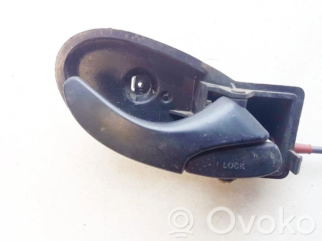 Ford Focus Poignée inférieure de porte avant