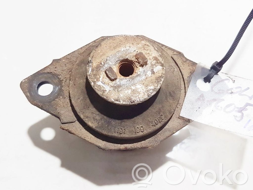 Volkswagen Golf III Engine mount bracket 