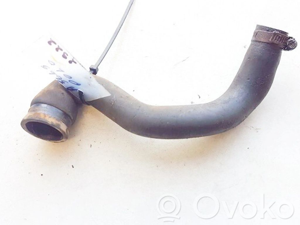 Volkswagen Polo II 86C 2F Tubo flessibile del liquido di raffreddamento del motore 