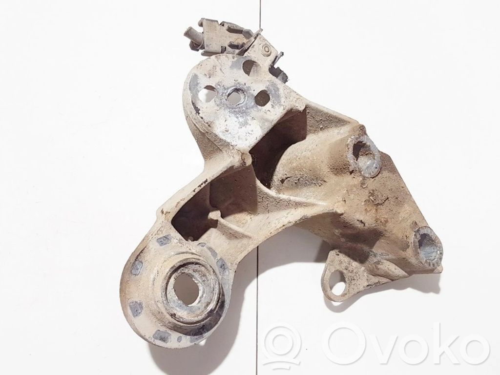 Soporte de montaje del motor (Usadas)   8D0199352H,8D0199352H