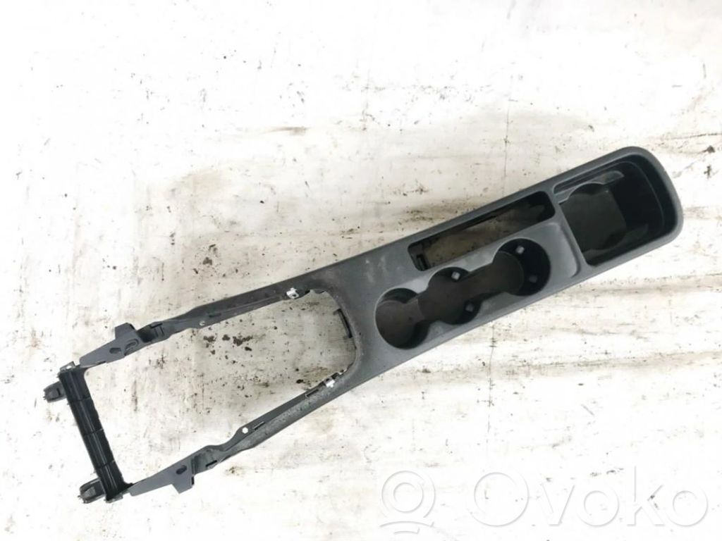 Opel Astra J Kita salono detalė 