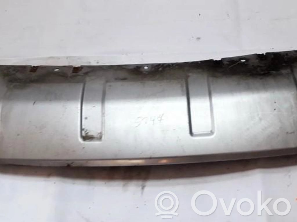 Mitsubishi Outlander Ornament bară spate 