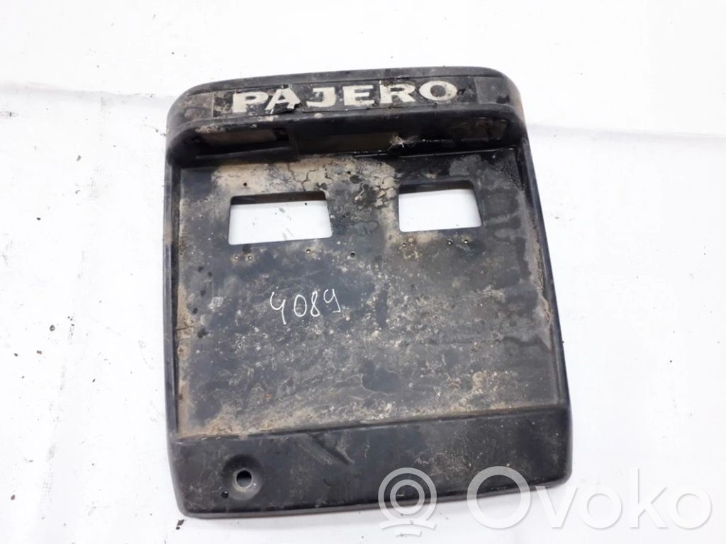Mitsubishi Pajero Éclairage de plaque d'immatriculation 
