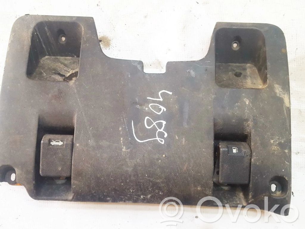 Mitsubishi Pajero Manetă capotă 
