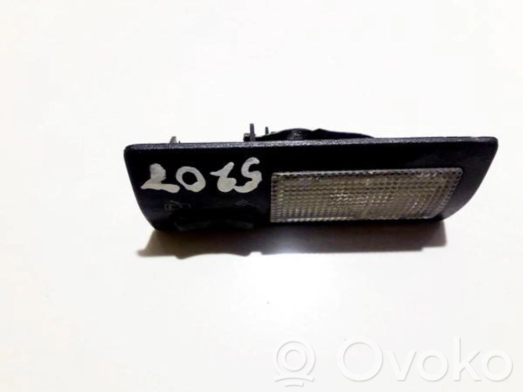 Volkswagen PASSAT B3 Luz del asiento trasero