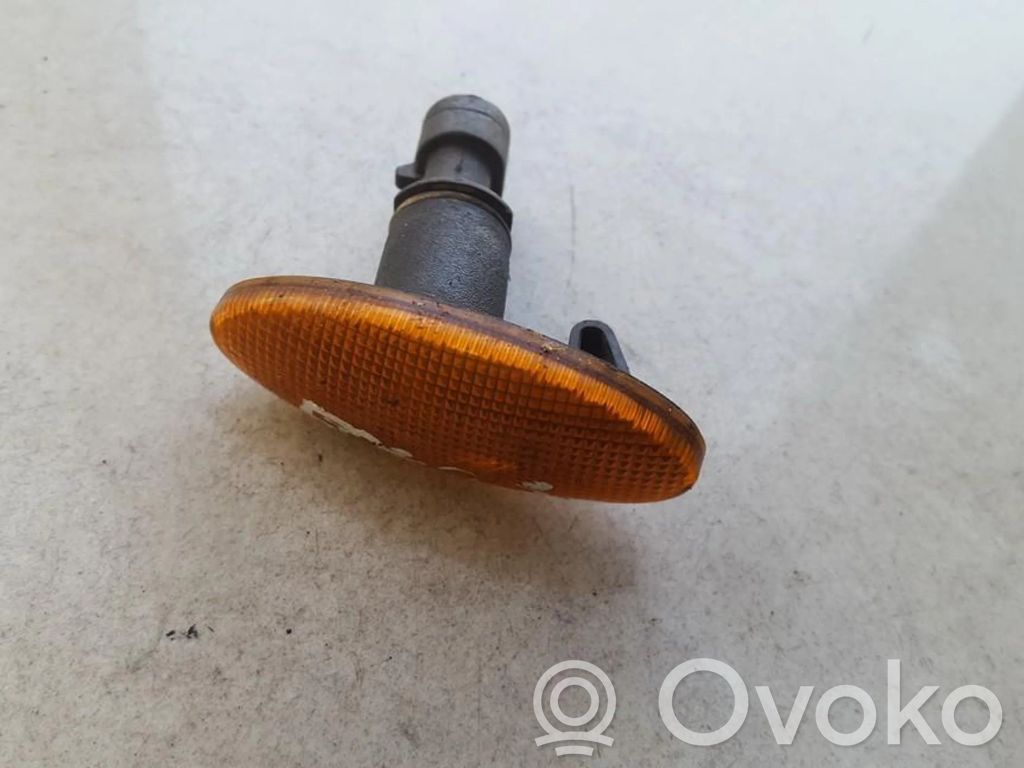 Opel Vectra B Semnalizator bară față 