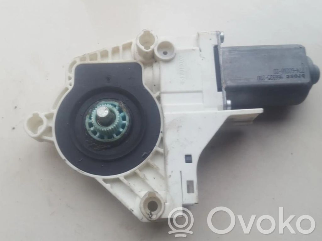 Audi A4 S4 B8 8K Silnik regulatora szyby drzwi przednich 