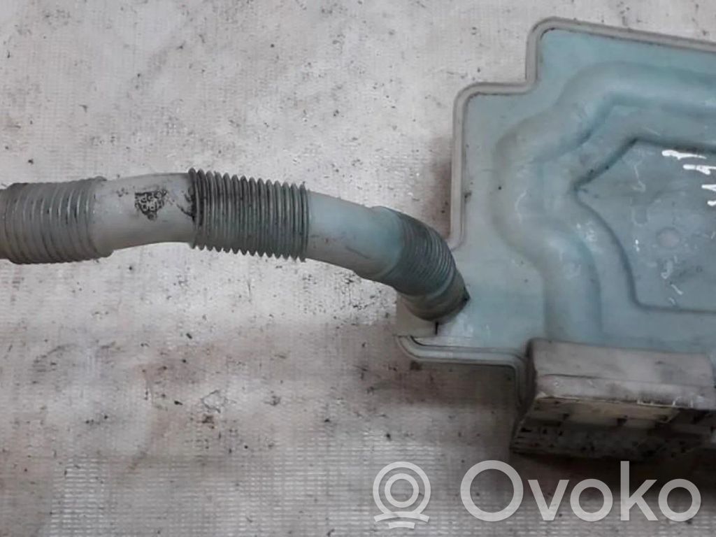 Volkswagen Golf V Réservoir de liquide lave-glace