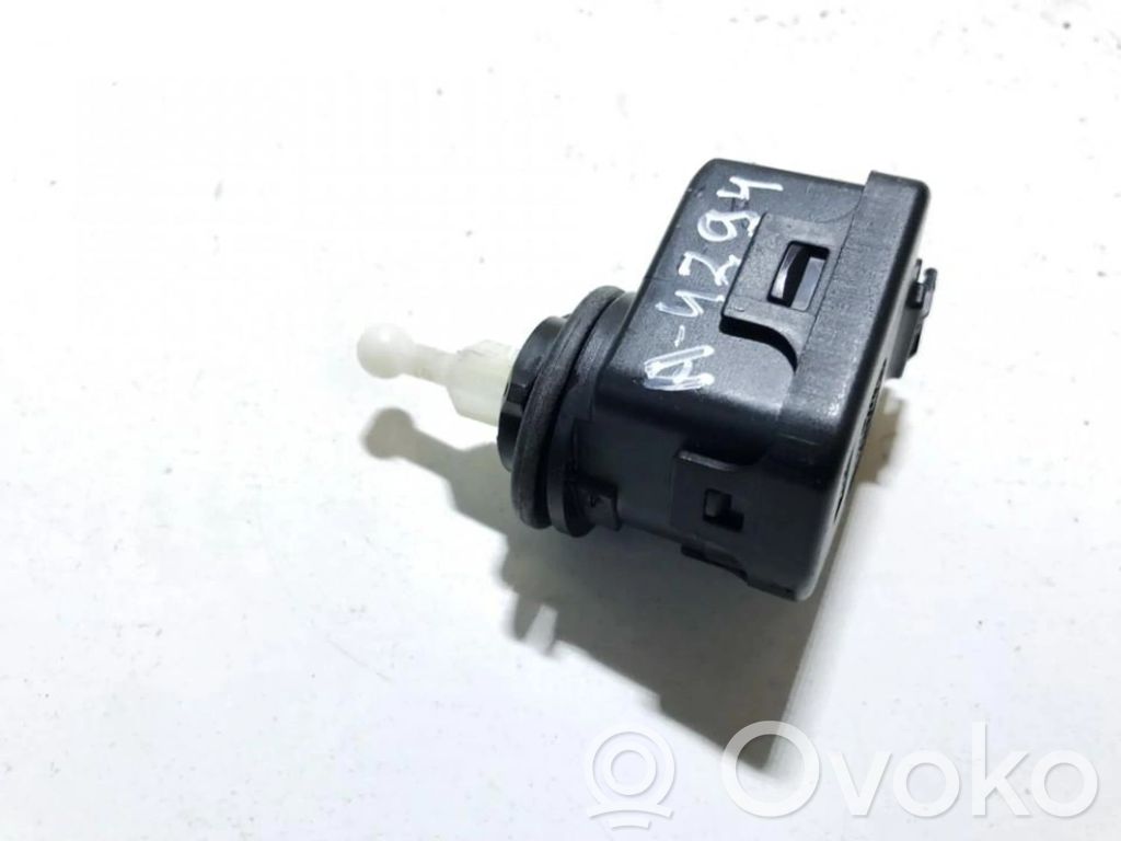 Volkswagen PASSAT B5.5 Motorino di regolazione assetto fari 