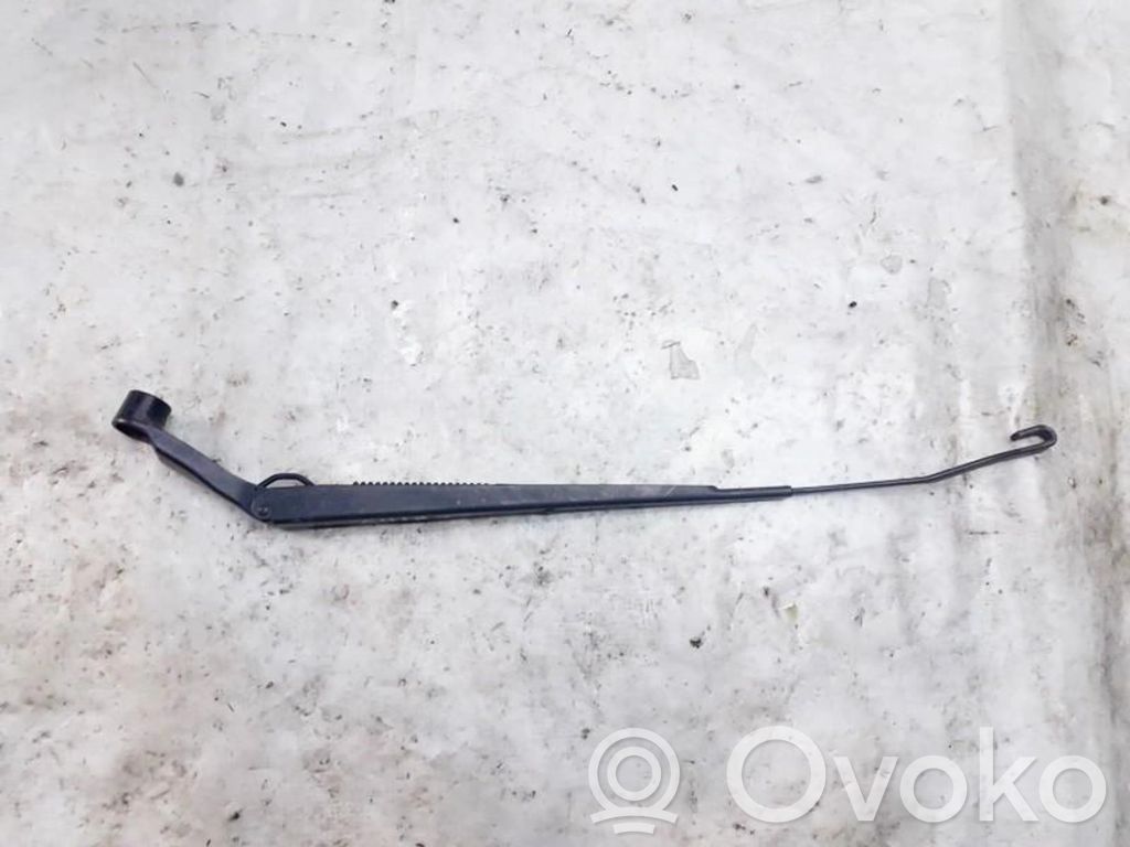 Toyota Avensis T250 Front wiper blade arm 