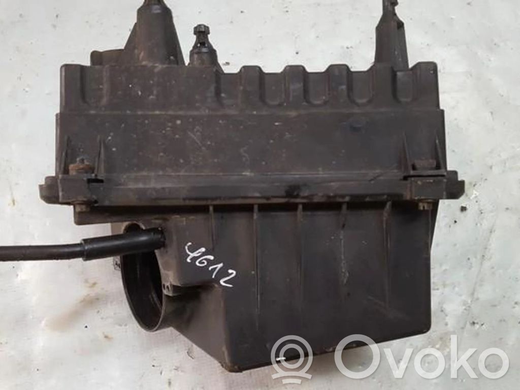 Ilmansuodattimen kotelo   YS4U9600DA,YS4U9600DA