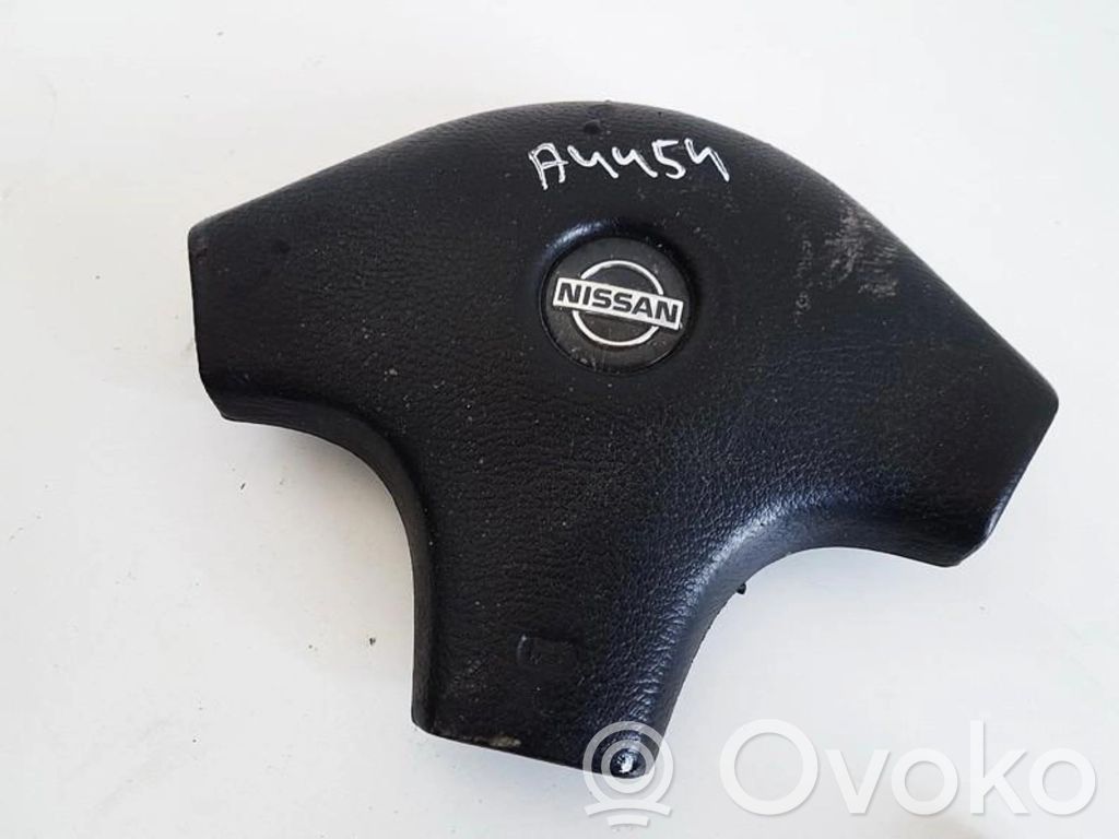 Nissan Primera Kita salono detalė 