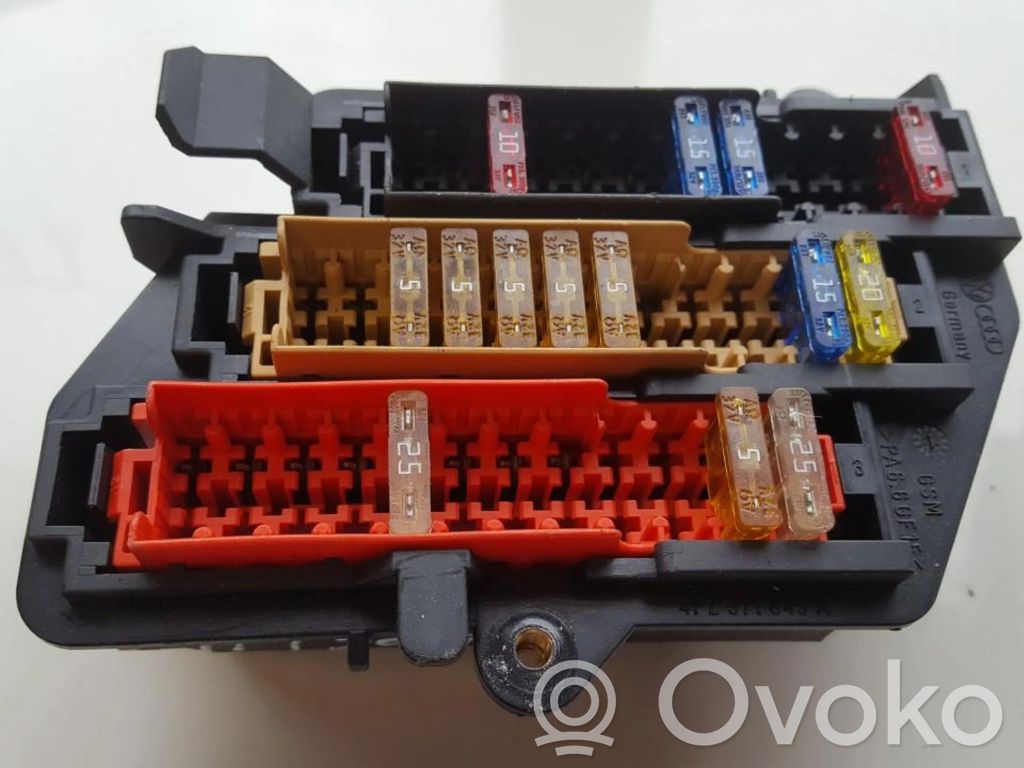 Audi A6 S6 C6 4F Boîte à fusibles