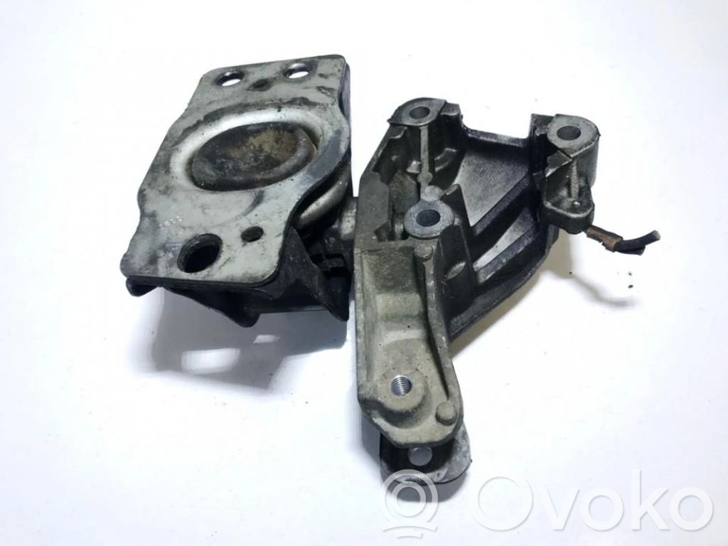 Nissan Primera Engine mount bracket 