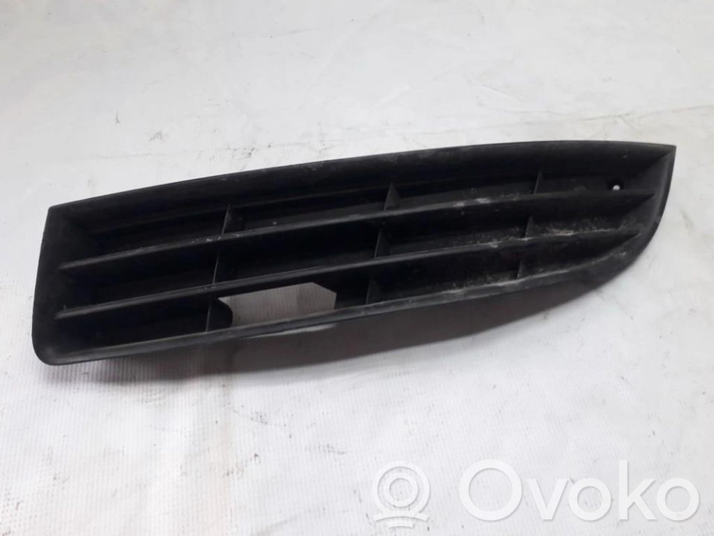 Volkswagen PASSAT B6 Mascherina inferiore del paraurti anteriore 