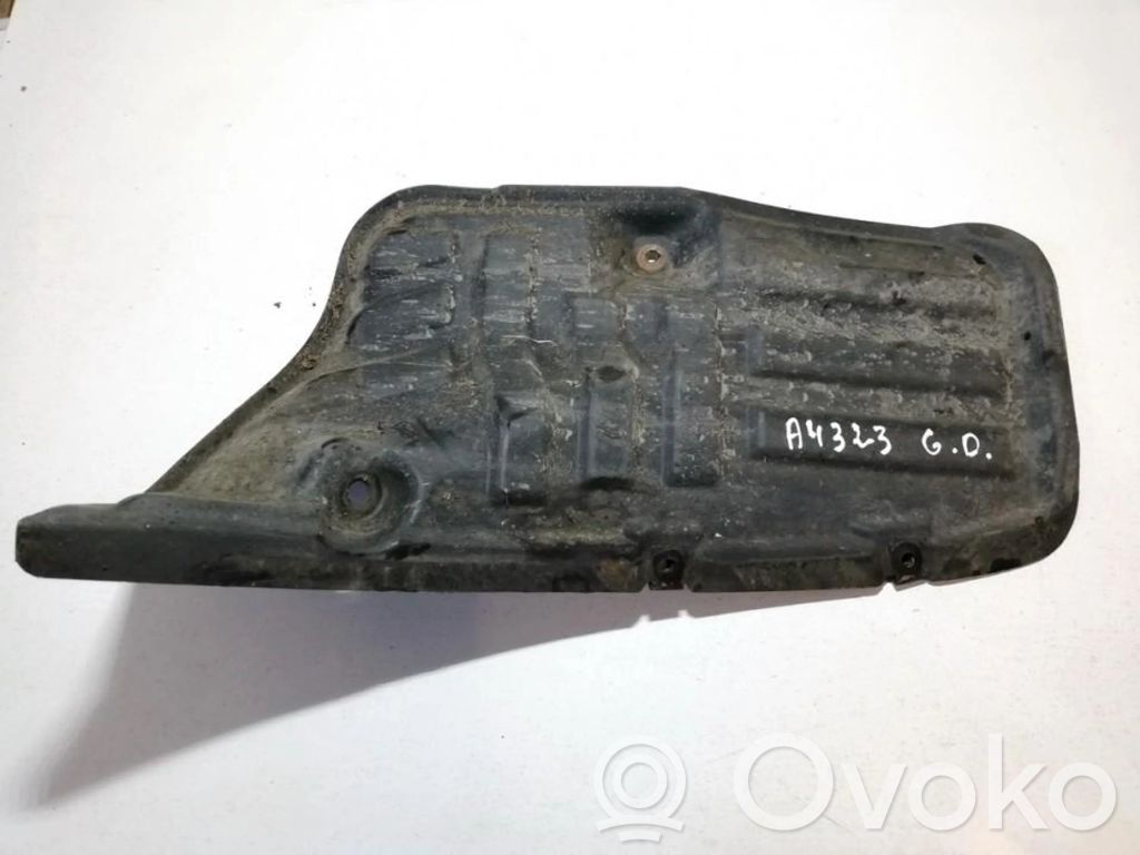 Mitsubishi Grandis Nadkole tylne 