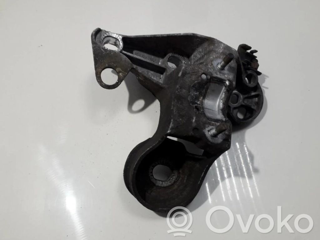 Audi A4 S4 B7 8E 8H Supporto di montaggio del motore (usato) 