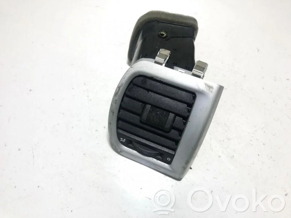 Skoda Fabia Mk1 (6Y) Dysze / Kratki środkowego nawiewu deski rozdzielczej 