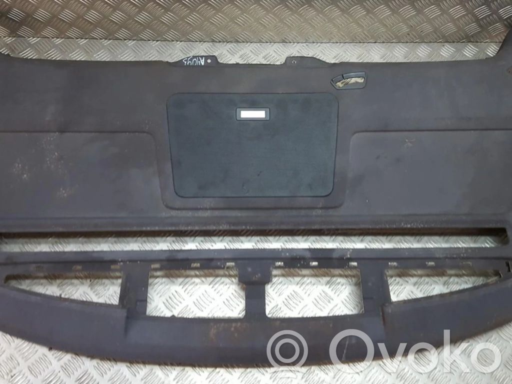 Audi A8 S8 D3 4E Hattuhylly 