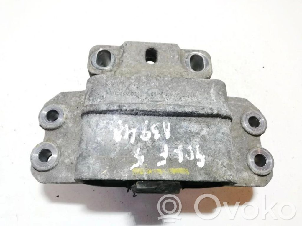 Volkswagen Golf V Supporto di montaggio del motore 