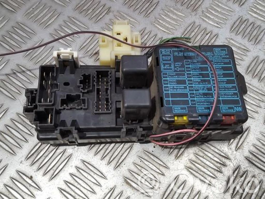 Mitsubishi Space Runner Drošinātāju kaste (komplekts) 