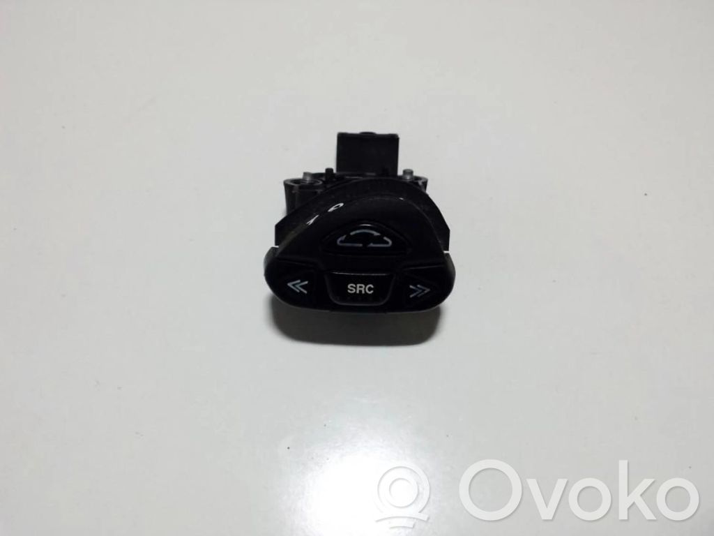 Nissan Almera N16 Butoane/comutatoare pe volan 