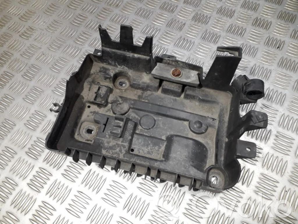 Opel Corsa D Capac cutie baterie 