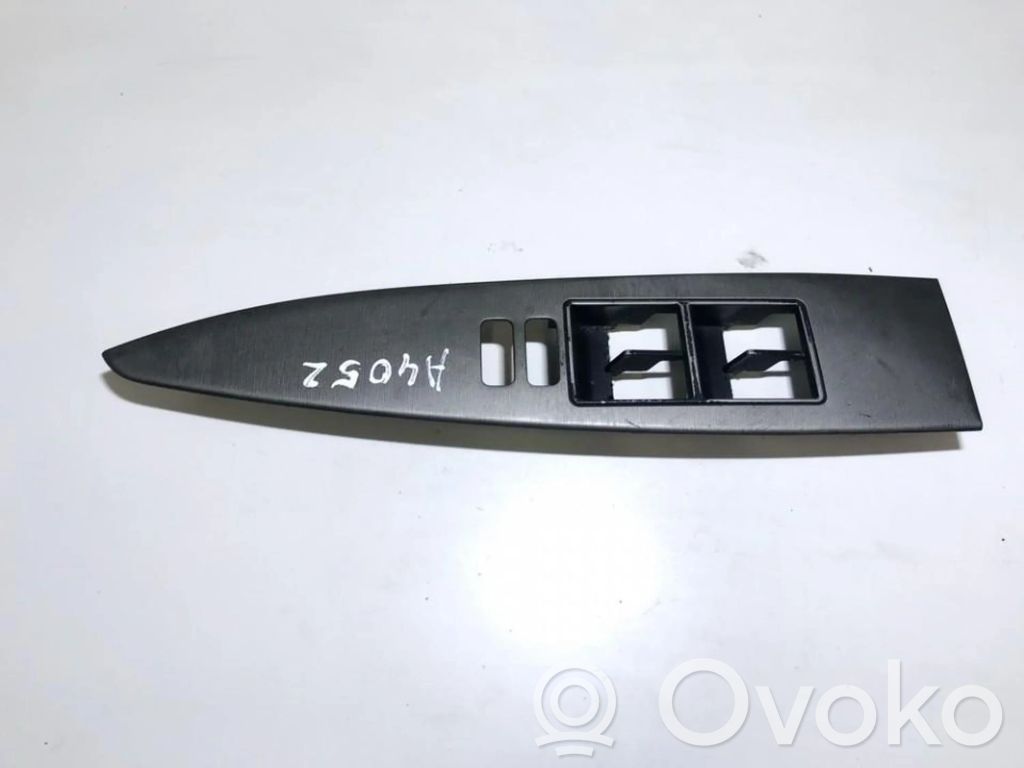 Toyota Avensis T270 Передняя отделка соединителя окон 