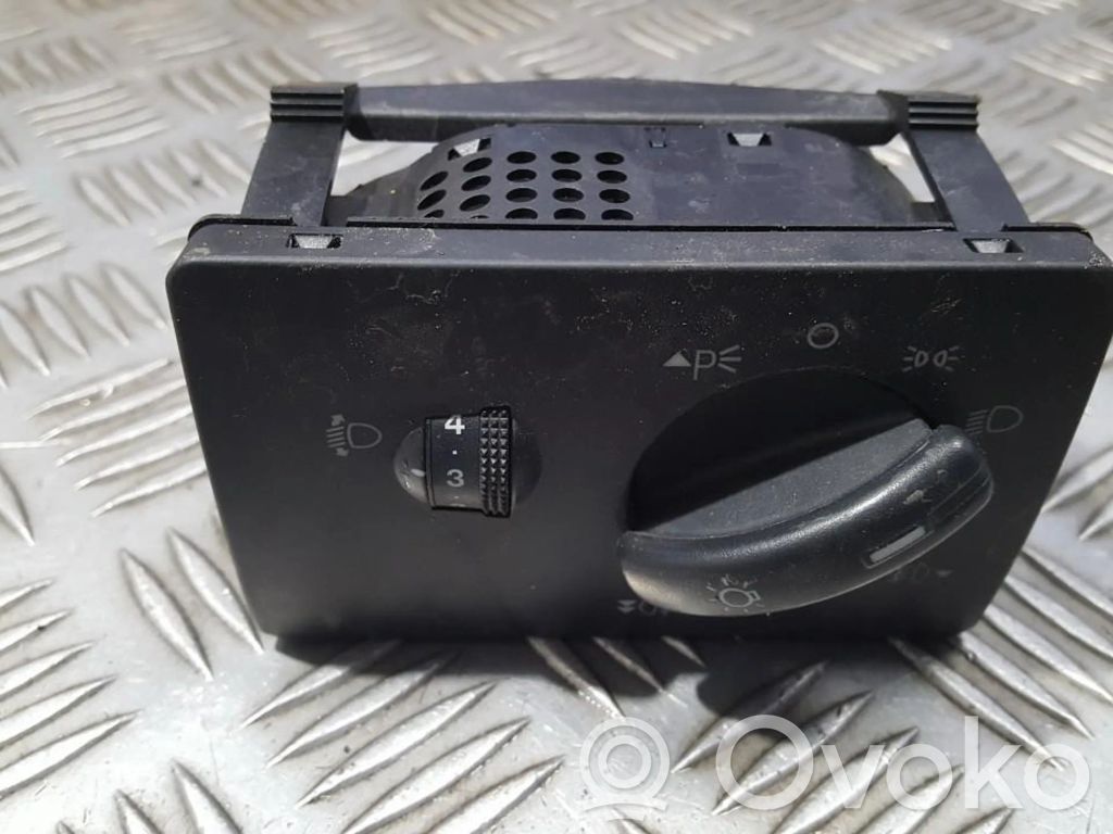 Comutator lumini   4M5T13A024,4M5T13A024MA,4M5T13A024,4M5T13A024MA