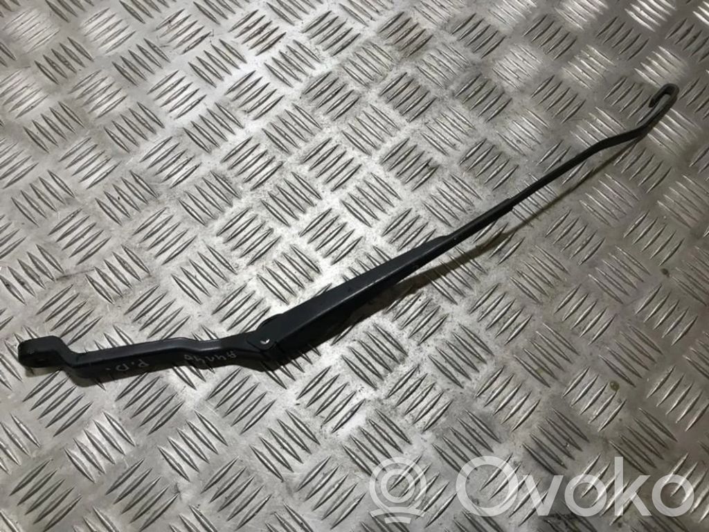 Brazo del limpiaparabrisas delantero