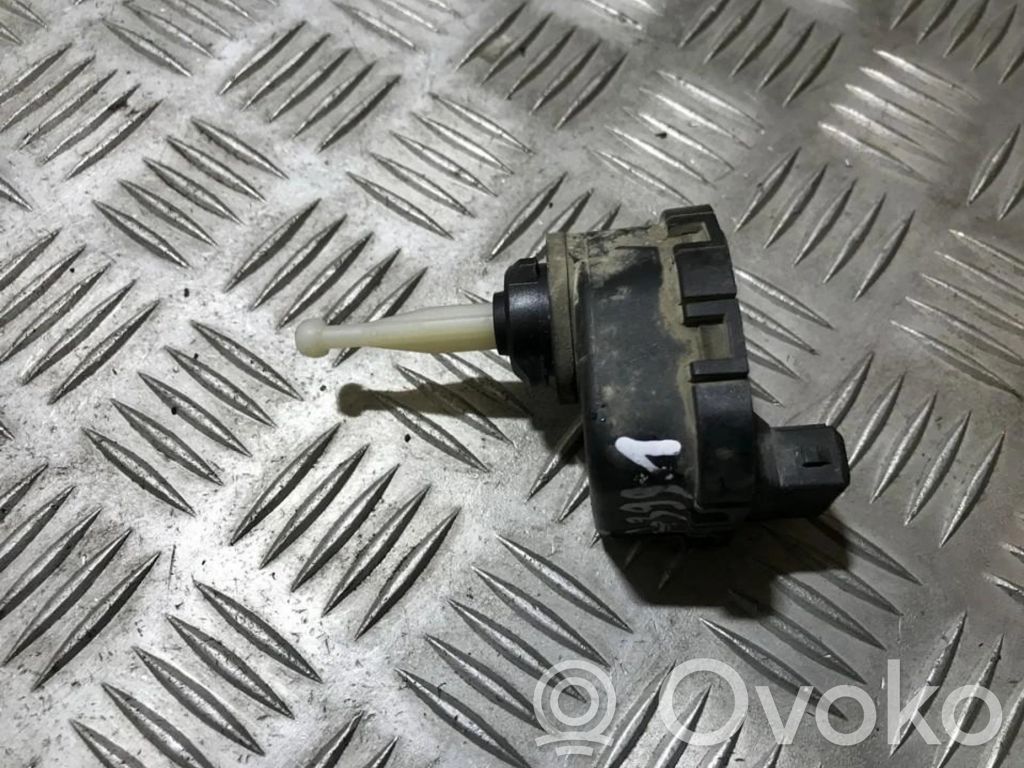 Audi A4 S4 B5 8D Motorino di regolazione assetto fari 