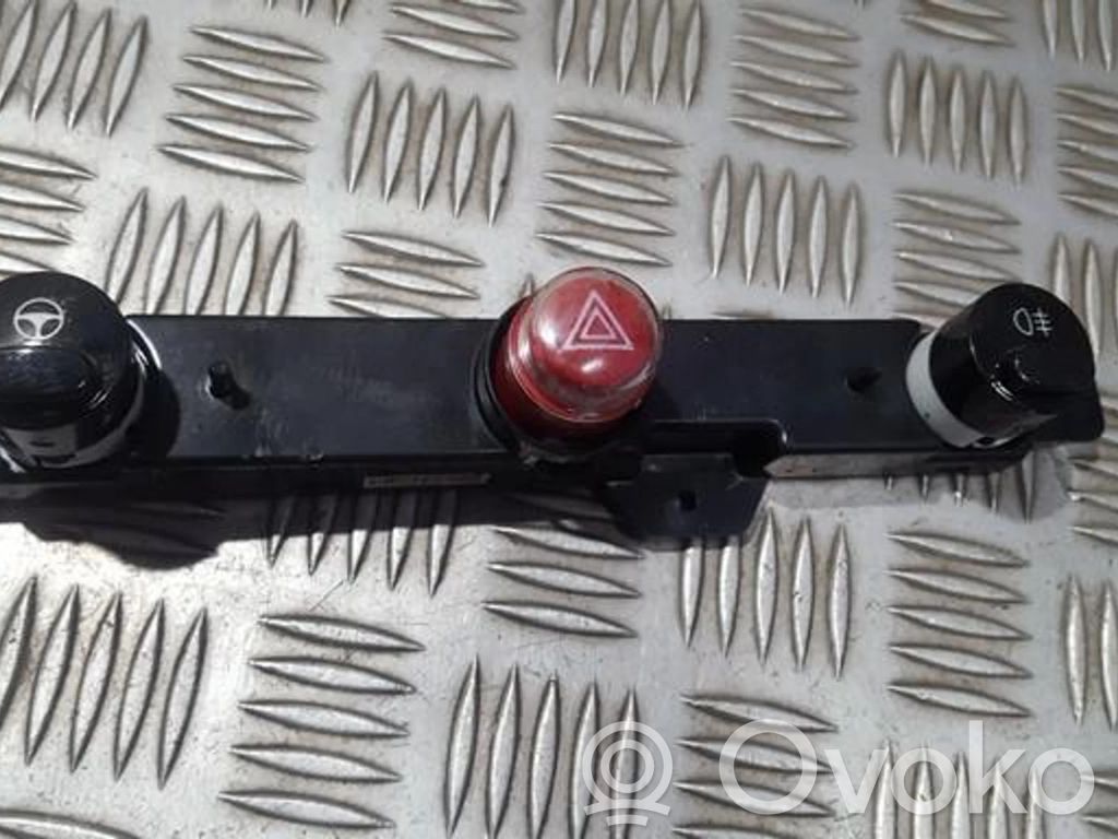 Botón interruptor de luz de peligro   735451107,C977,735451107,C977